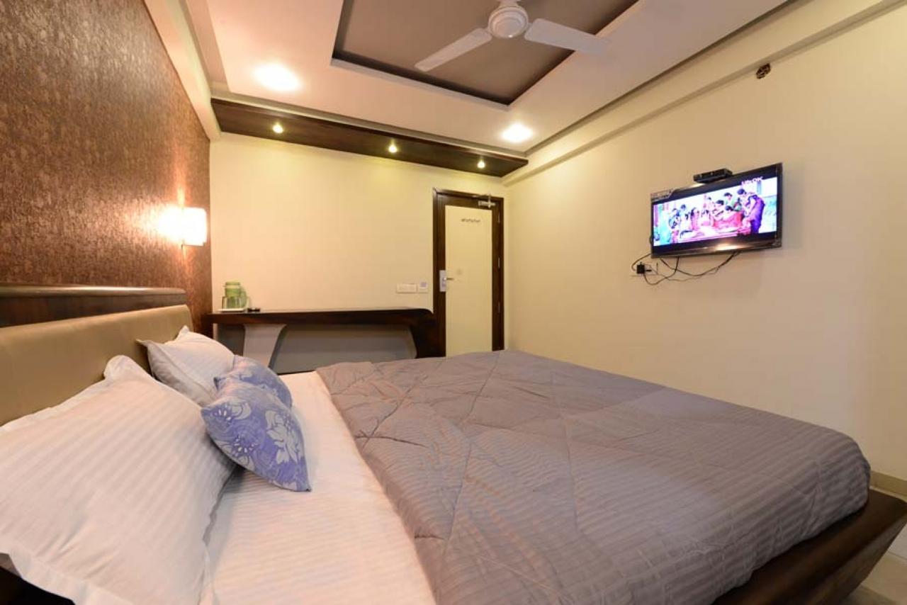 Hotel Manila Ahmedabad Exterior photo